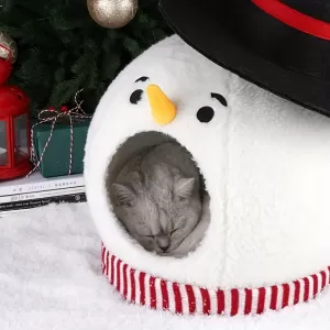 Casa Navideña para Gatos: Refugio Cálido y Acogedor con Diseño de Muñeco de Nieve