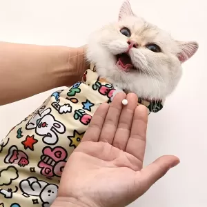 Cat Grooming Sleeve - Scratch-Resistant Wrap for Medication and Grooming Care